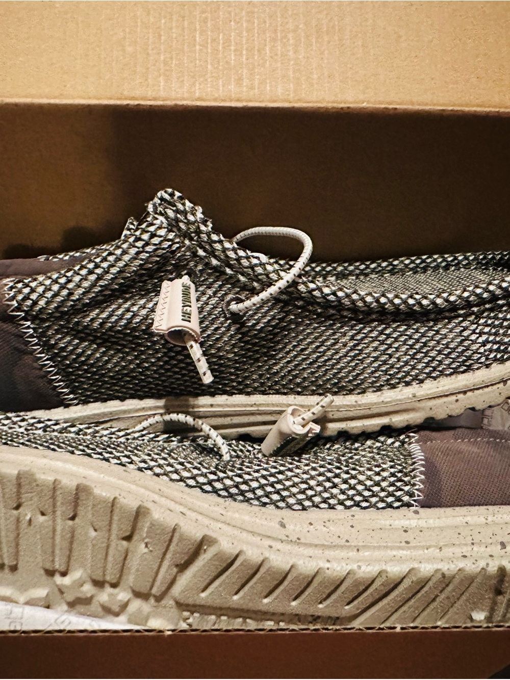 NIB Hey Dude Wally Casual Knit Slip-On Men’s 7 Sneakers in Beige & Brown